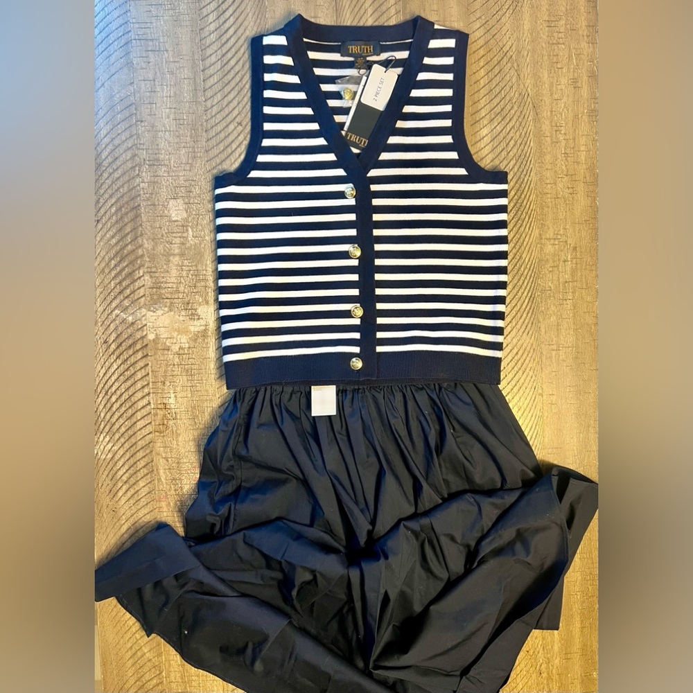 Truth by Republic 2 piece set, sleeveless sweater and skirt, size small, NWT